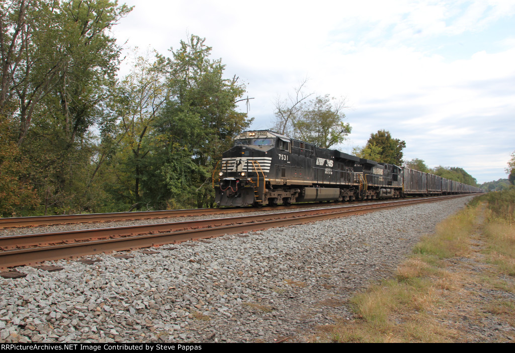 NS 7531 and 9940 with a trash train at MP143.5